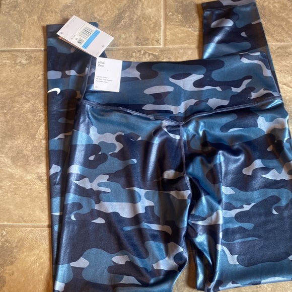 Nike One Camo legging - Picture 2 of 4